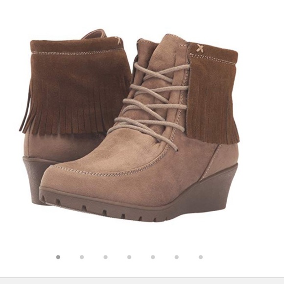 Kenneth Cole Reaction Simona Taupe Fringe Wedge 4 - Picture 1 of 8
